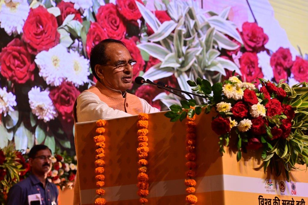 विश्व  की सबसे बडी़ 600 मेगावाट ओमकारेश्वर फ्लोटिंग सौर परियोजना की स्थापना हेतु अनुबंध हस्ताक्षरित तथा ऊर्जा साक्षरता  मार्गदर्शिका का विमोचन कुशाभाऊ ठाकरे हाल में दिनांक 4-08-2022 को प्रदेश के माननीय मुख्यमंत्री के मुख्य आतिथ्य में आयोजित किया गया।