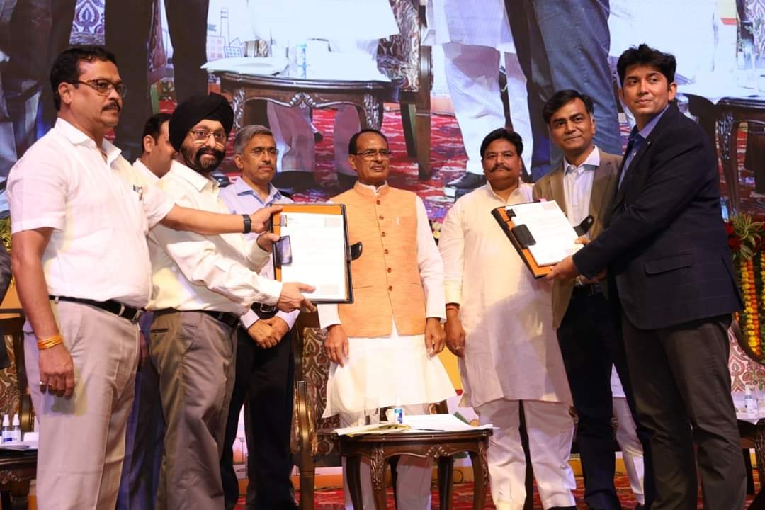 RUMSLimited's tweet photo. विश्व  की सबसे बडी़ 600 मेगावाट ओमकारेश्वर फ्लोटिंग सौर परियोजना की स्थापना हेतु अनुबंध हस्ताक्षरित तथा ऊर्जा साक्षरता  मार्गदर्शिका का विमोचन कुशाभाऊ ठाकरे हाल में दिनांक 4-08-2022 को प्रदेश के माननीय मुख्यमंत्री के मुख्य आतिथ्य में आयोजित किया गया। https://t.co/T2Iz9DtNwO