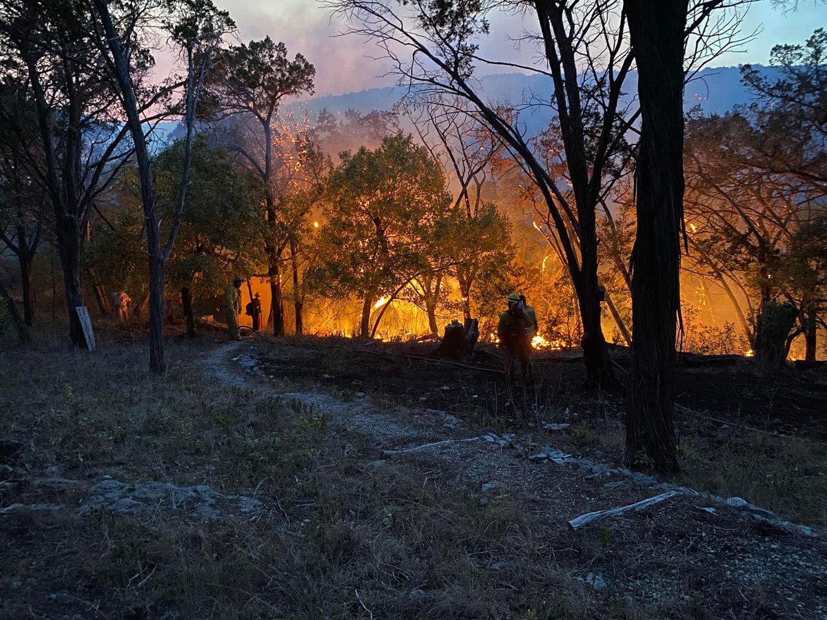 Conroe FF’s assigned to Strick Team 174 repositioned last night to the Hermosa Fire near Wimberly and were assigned to protect houses on Bluffview Rd. #Wimberly #Texasfire #Hermosafire