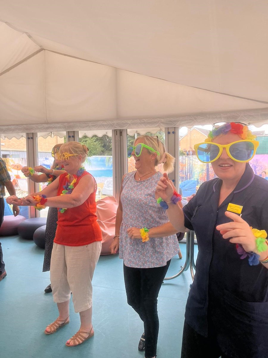 DvhSimulation's tweet image. The @confident_queen leading the Simulation, Medical Education, Nurse Education &amp;amp; Library Teams in celebrating our wonderful 2021/22 Education Fellows and the impact they have made to clinical education over their year with us  @ClinicalEd_DVH  #laughingyoga #dancing #team