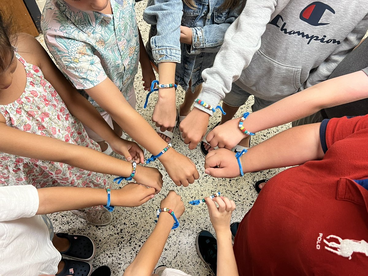 coach__west's tweet photo. K-2 scientists made bracelets on the last day of summer bridge to help them remember everything plants need to survive. what a great way to end our science classes! happy summer everyone! 😎☀️🌷#SummerBridge2022 @CNSchools @EricaReynolds00 https://t.co/RCNIHXnn0c