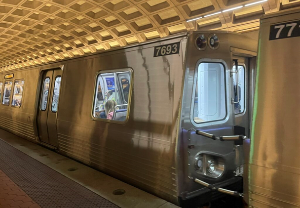 MosaicCommutes's tweet photo. WMATA has introduced a reduction on fares after 9:30 PM Monday – Friday to a flat rate of $2 for a one-way trip. This is a great time to take advantage of the new weeknight reduced fare price and unlimited passes for Metro riders.

https://t.co/Mw9w3Tq5g9 https://t.co/83LG4iQoKT