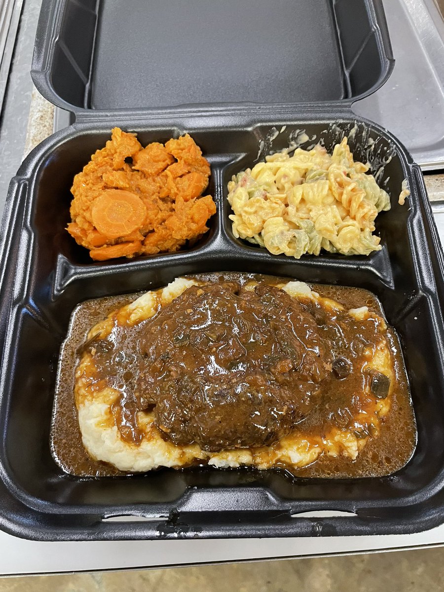 CMM_Youngsville's tweet photo. Thursday’s lunch!!
Hamburger steak over mashed potatoes
W/ mac &amp; cheese &amp; carrots!!

#cmm https://t.co/kLUuAKpcZK
