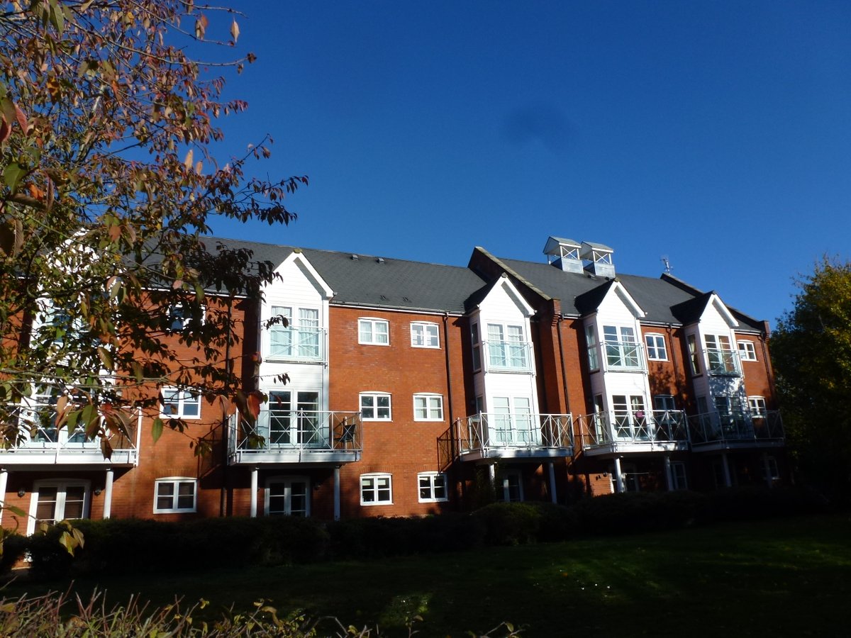 GobbittKirby's tweet image. * NEW TO THE MARKET *  TO LET

MELTON/WOODBRIDGE  Fabulous 2 bedroom apartment with en-suite and Juliet balcony, enjoying views towards the river and private parking.
onthemarket.com/details/121698…
G&amp;amp;K Estates 01394 380330
#penthouseliving #longtermlet #qualitylife #woodbridgeflattorent