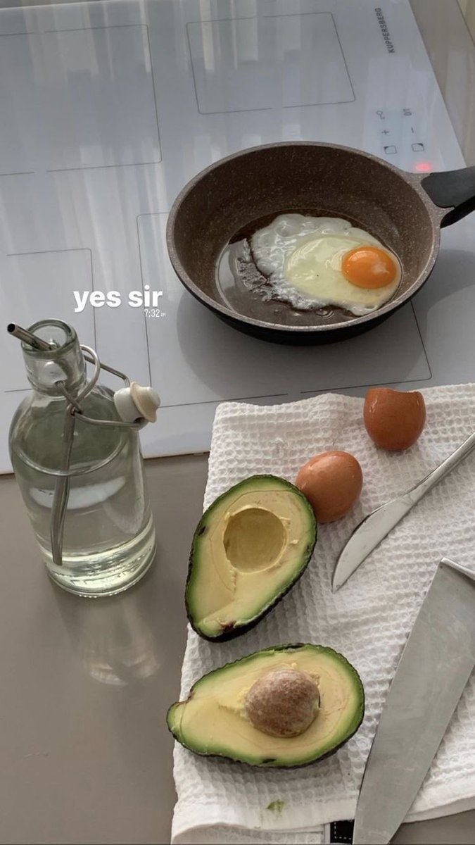 plsonlybones's tweet photo. Me da igual todo, solo quiero levantarme sin ninguna preocupación, mirarme al espejo sin sacar cada pequeño detalle de mi convirtiéndolo en un defecto, ir a desayunar sin pensar que tendré que quemarlo a lo largo del día. 
La vida son dos dias y ya estoy cansada.
Solo quiero paz https://t.co/NI43pK18os
