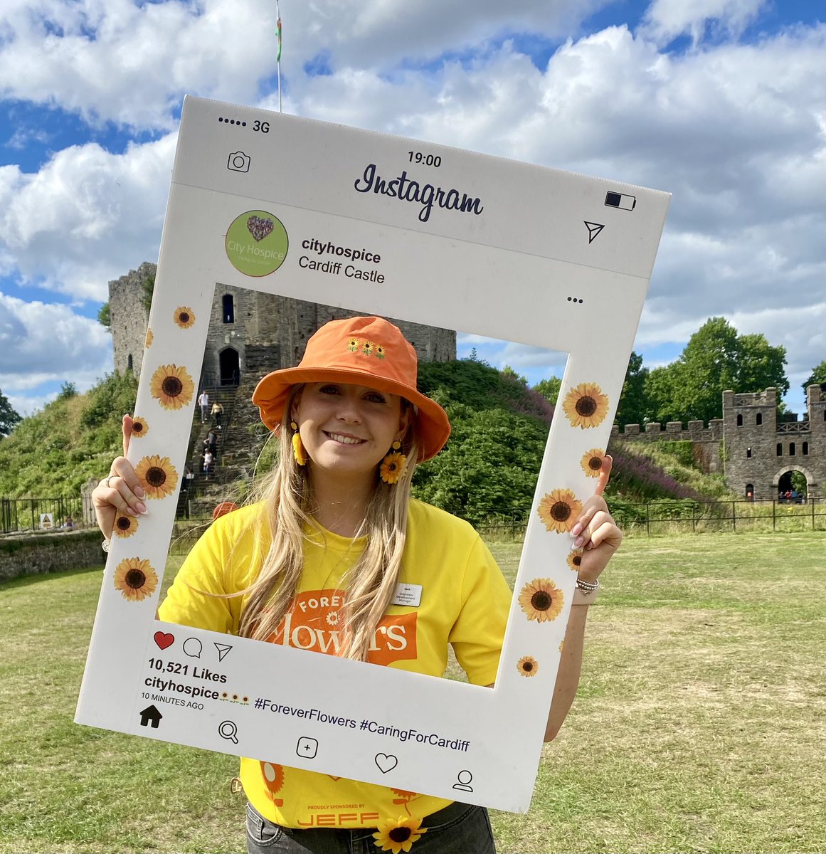 CHvolunteering's tweet photo. We’re busy getting ready for our @CityHospice Celebration of Life event at @cardiff_castle this evening!  
 
With over 500 tickets registered, we can’t wait to see you all! 😊🌻 https://t.co/floZGo9gqG
