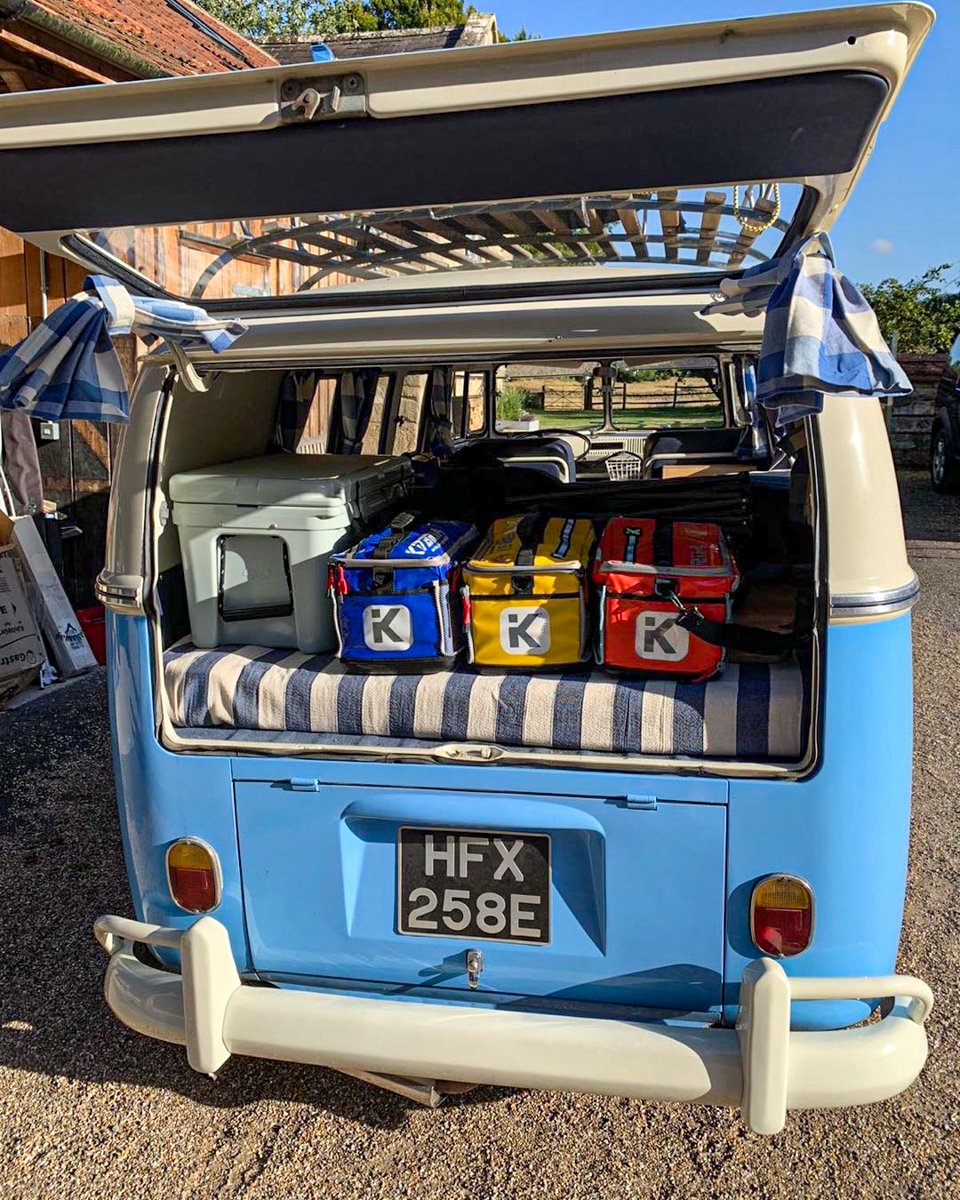 KitBrix's tweet photo. Holiday season is rolling around, and it's time to split β what better vehicle than a splitscreen camper?
Of course we're rather keen on the luggage choice, too.
#dubclub #splitscreen #vanlife #kitbrix #campervan https://t.co/7cDNuuRFiu