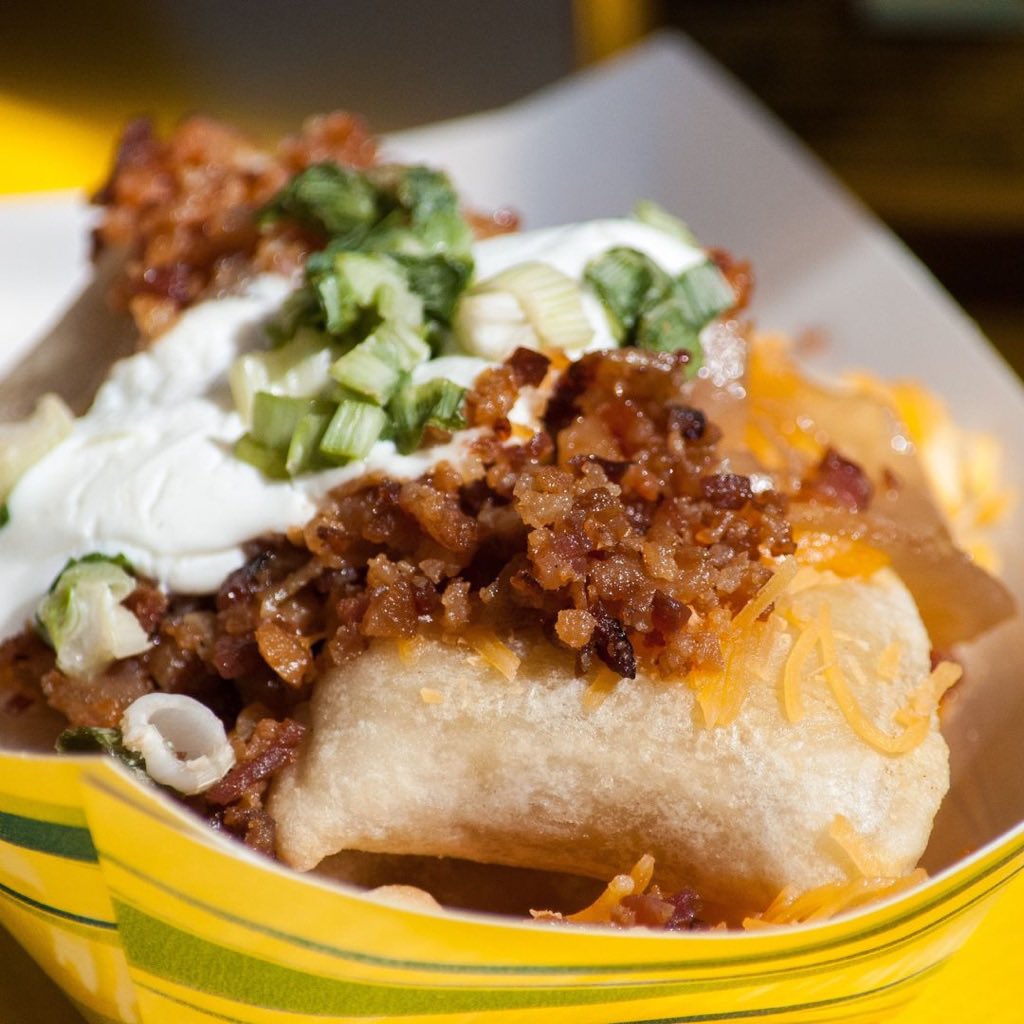 TOwaterfest's tweet photo. Lobster rolls, poutine, beaver tails, snow cones, chili cheese dogs, ahi tuna tacos….
Enjoy all these delicious eats and more at our festival’s #WaterWeekend.
🍤 @Busterstruck
🍫 @BTMobileGTA
🌯 @ult_food_truck
🍦Ice Cream 4U
🥙 @Osmows
➡️ https://t.co/uaKLw0BsPg https://t.co/C7pelYR9LR