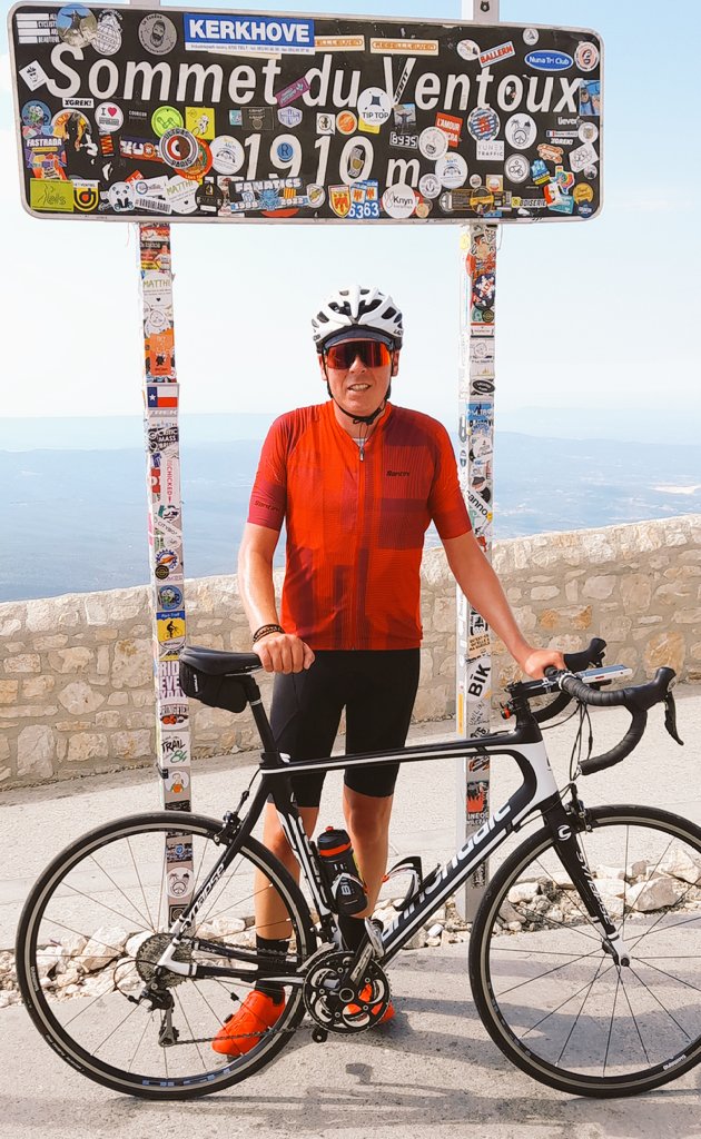 Geen bergen te hoog, geen dalen te diep.  #Ventoux #ViveLaFrance #vivelevelo Trots op mijnen coureur 🧡