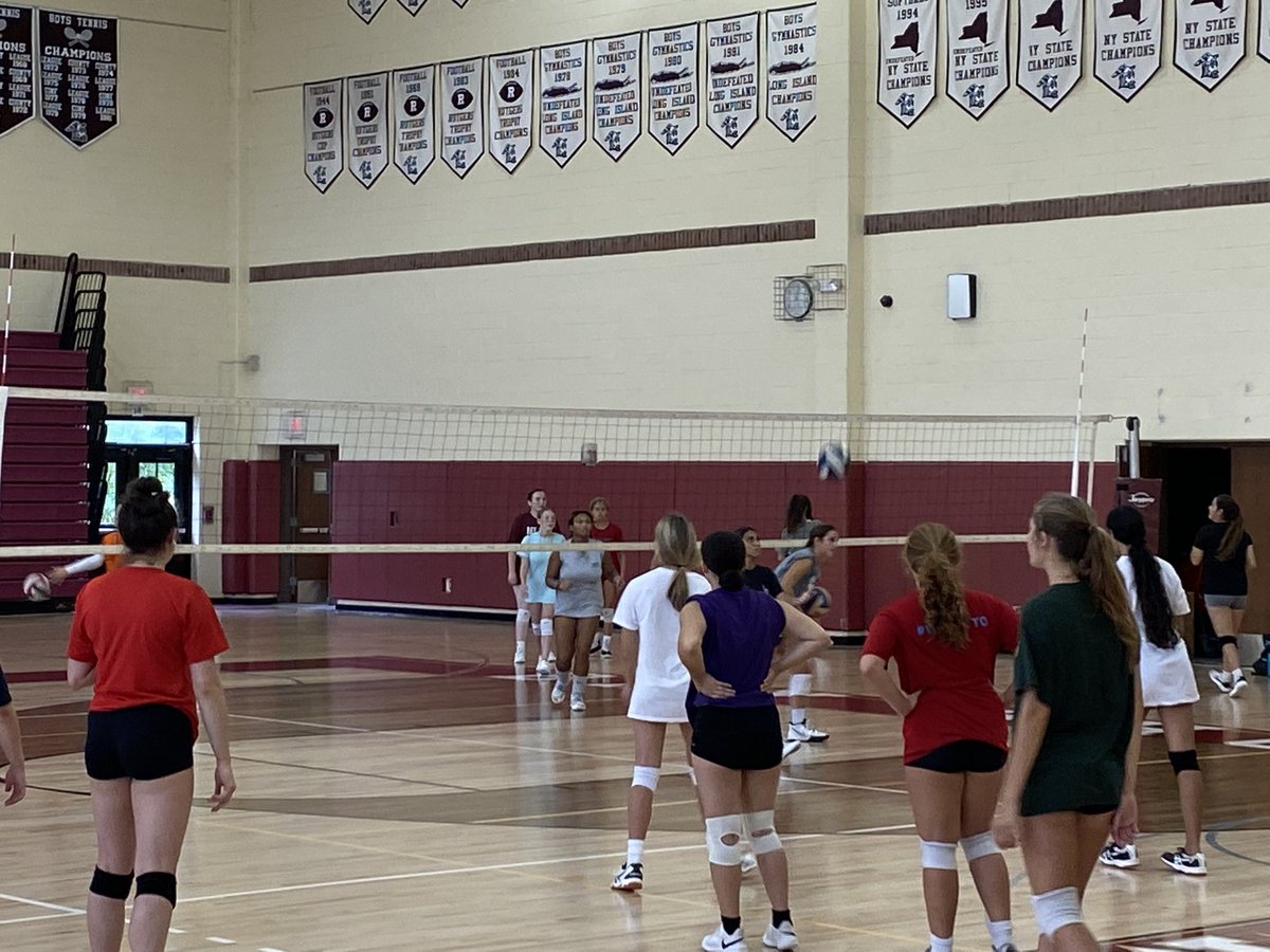 bshs_athletics's tweet photo. Girlโs VB camp packs the gym. Great to see so many girlโs at camp! #growtheprogram @BayShoreSchools @Greater_LI @BayShorePatch https://t.co/OatVj0acNb