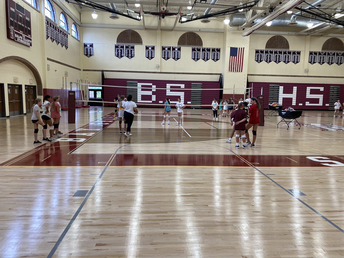bshs_athletics's tweet photo. Girlโs VB camp packs the gym. Great to see so many girlโs at camp! #growtheprogram @BayShoreSchools @Greater_LI @BayShorePatch https://t.co/OatVj0acNb