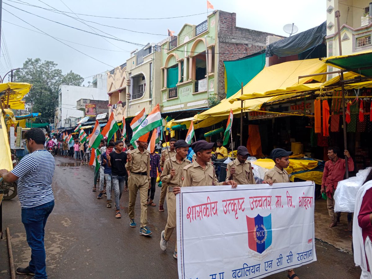 Team21R's tweet photo. Rally organized by 21 MP Bn NCC, Ratlam for spreading awareness on "Har Ghar Tiranga" at Thandla. https://t.co/qKYtZ5HUJD