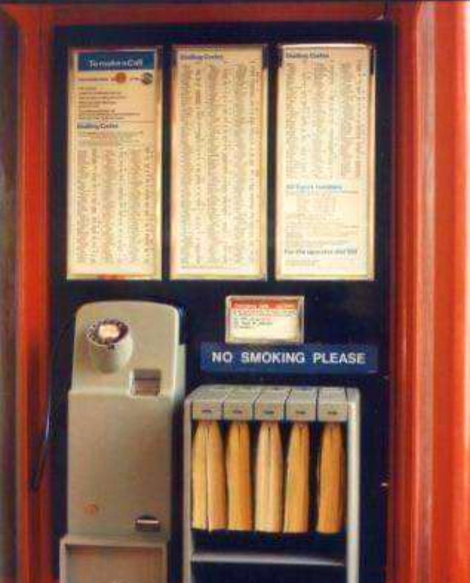 AshleyF2610's tweet photo. Who has memories of these? #OldPhone #PhoneBooks https://t.co/gNpASD3dEU