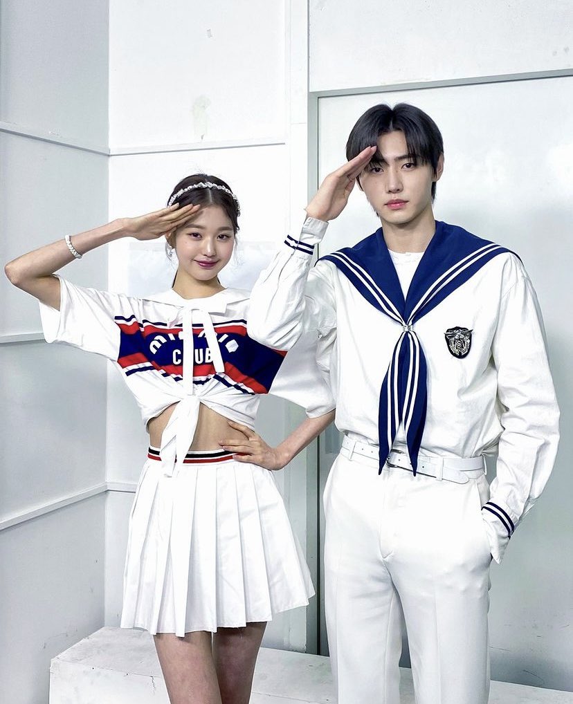 可愛すぎるK-POPアイドルのマリンルック⚓️ ネイビー✖️ホワイトの