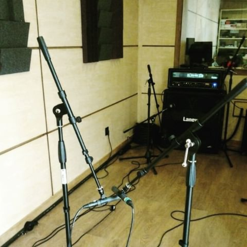 ¡Mañana empezamos la grabación de las voces del nuevo EP "Mariposas y Huracanes" en BNB Estudio!