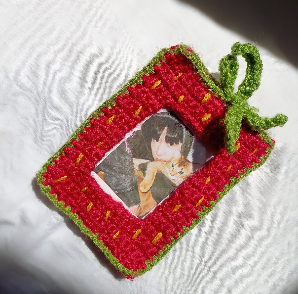 sunimelon's tweet photo. 🍓strawberry crochet pc holder satis 
🍓30 tl 
ölçüsü 12cm x 9cm 
ödeme dolap/gardrops 

kendim yapıyorum istek model veya özel ölçü yapabilirim 

fiyatı dm den konuşabiliriz 
@bujo_go https://t.co/0cBC4t5MfQ