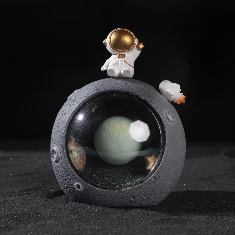idealighting's tweet photo. #Astronaut Figures Planet Light Galaxy Astronaut Resin Statue Decor Home Furnishing Moon Decoration Small Lamp Living Room Gift https://t.co/ilTMWKyGy1