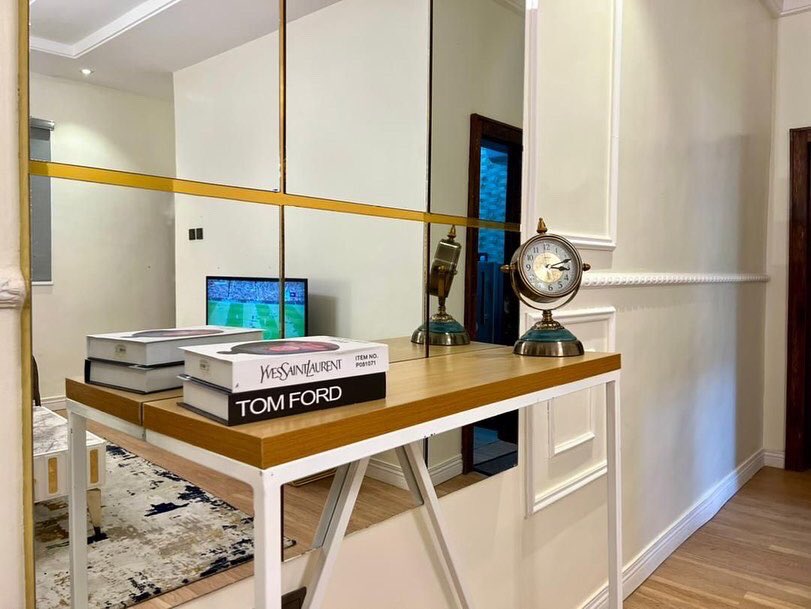 experience_DH's tweet photo. Looking for trendy short let apartment to have your weekend getaway?
Book our Luxury homes in Abuja.
Send us a Dm to book your stay!
#shortlethomes #shortletlekki #airbnb #explore #explorepage #abujaapartment #shortletsabuja #BBNajia #BigBrotherNaijaS7 https://t.co/fII90khIIo