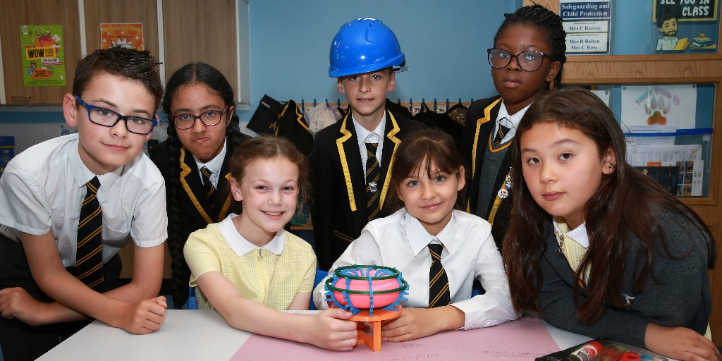 UKAEAofficial's tweet photo. School children from Waverley Junior Academy, near Rotherham, have combined science with art to create a fusion energy machine of the future.
Year 5 students took part in two workshops to learn about fusion.
Story in full 👉 https://t.co/iKRluhohMm
#Rotherham #fusionenergy https://t.co/rDvLjbH1oM