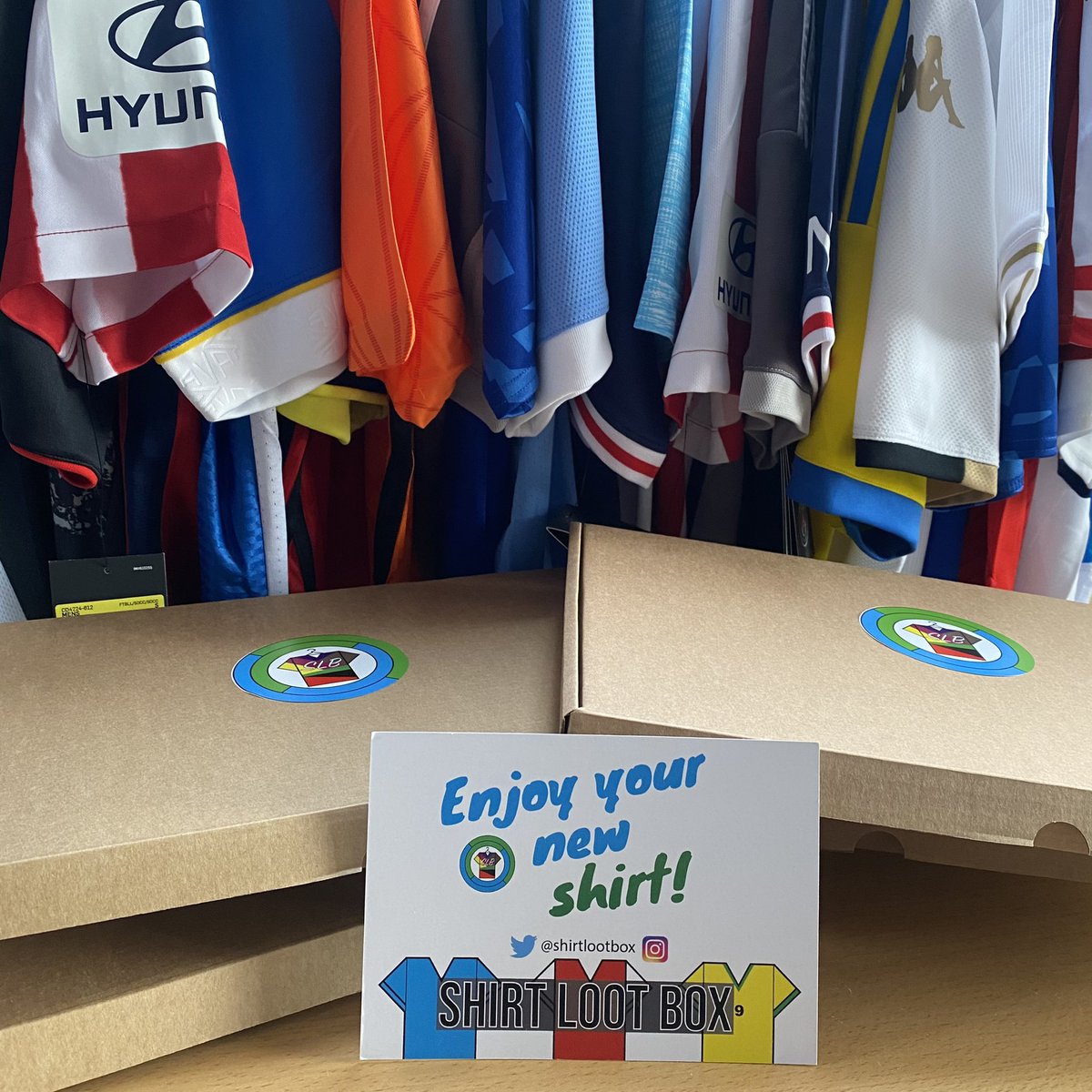 “I wanna be like Dele Alli..” 🎶 

If Dele scores the first goal in the Everton vs Chelsea game, one of you will win a Mystery Football Shirt Loot Box.

All you have to do is:

1. Retweet this
2. Follow <a href="/TacticallyMatt/">Tactically Matt</a> + @shirtlootbox.

Good luck 💙