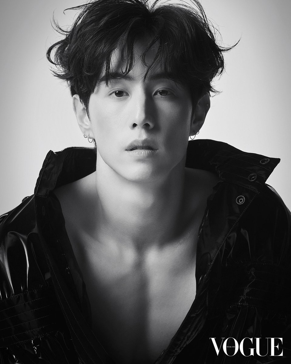 DNAmngmnt's tweet photo. [📸] Vogue Thailand August 2022 Digital Cover

#MarkTuan #Mark  
#마크 #段宜恩 
@marktuan 
#MarkTuanxVogueTH 
@VogueThailand @YSL https://t.co/v076iGmvZn