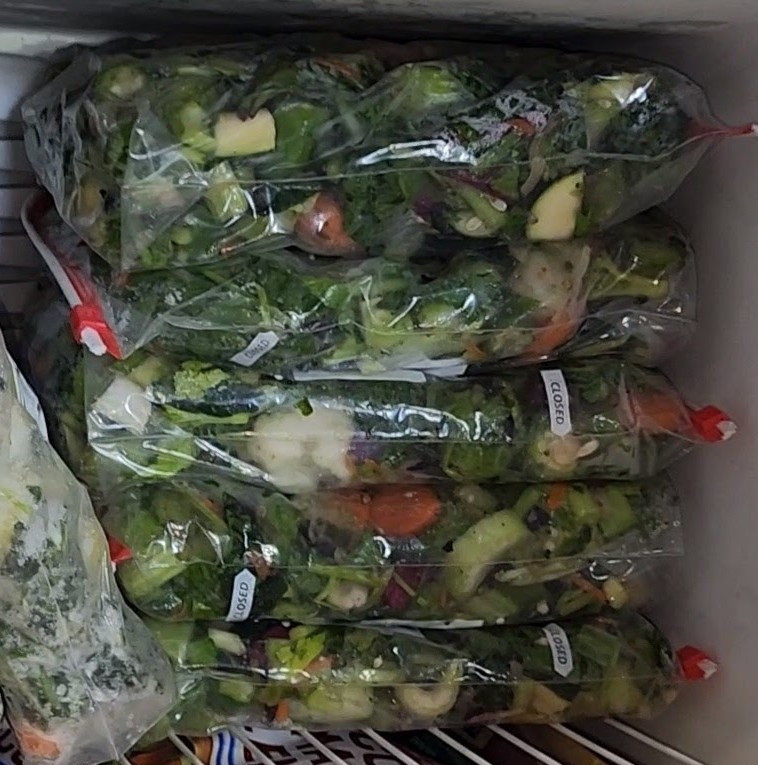 Charlo6996's tweet photo. Veggie prep for smoothie. https://t.co/bHewxWPvdK