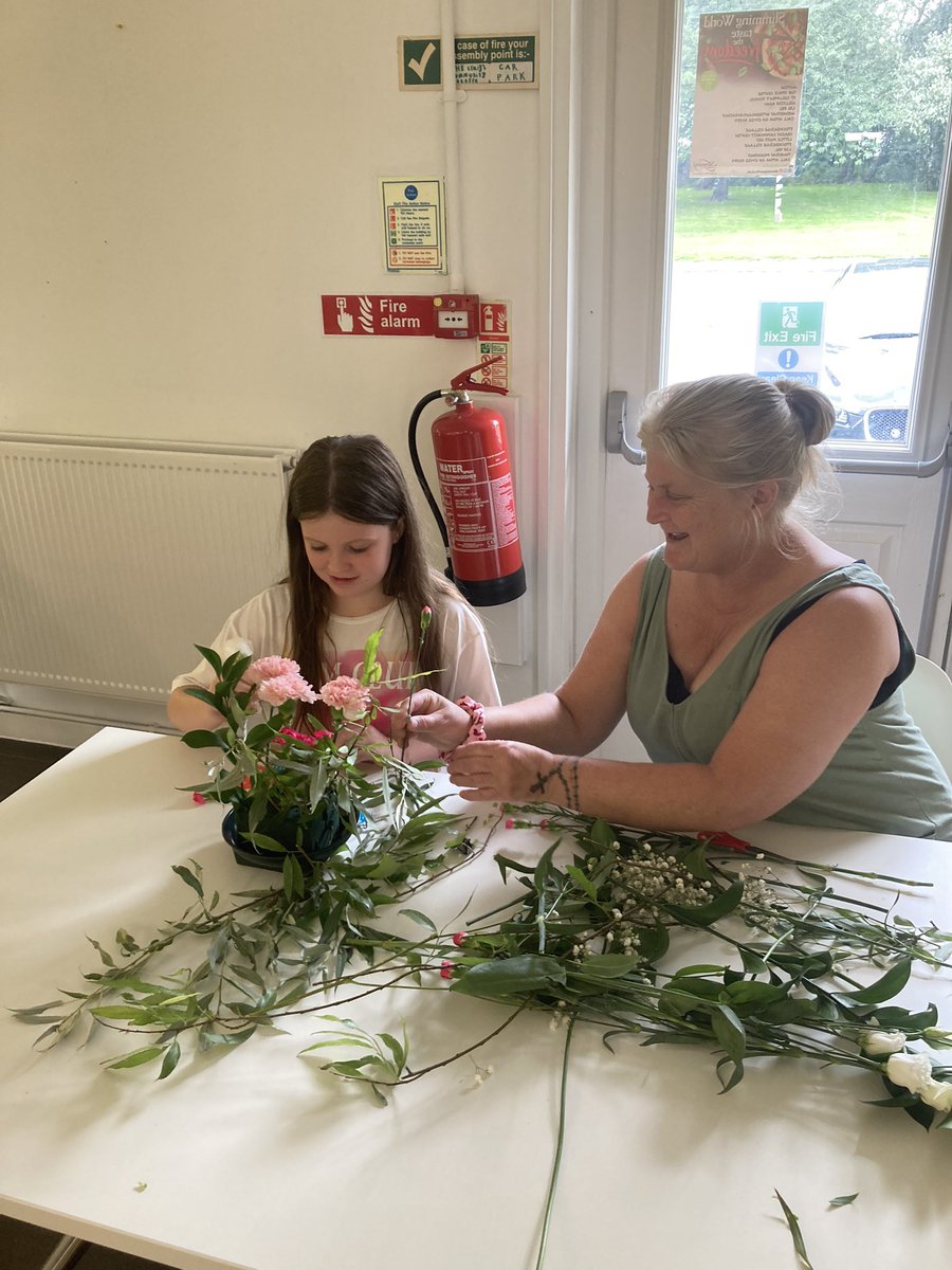 BethForHousing's tweet photo. Get Creative at the Craigs! We kicked off todays #PlayStreets with a floristry workshop! 🌸 @ForHousing #HAF2022 https://t.co/x5143RTE1u