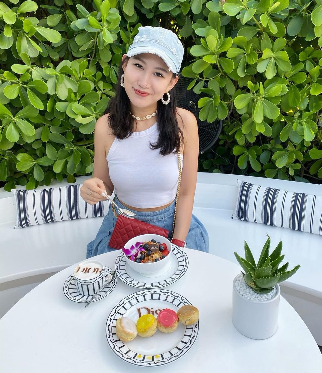 I'm the one who smiles when I eat what I want to eat😋🧋🍩