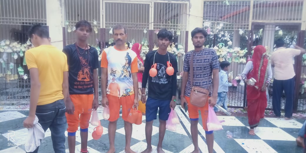 PCRAJPOOTtechn1's tweet photo. कछला से पटना देवकली शिव  मंदिर प्रथम डाक कावर 4 घंटा 9 मिनट में  जल अभिषेक किया  (रूपामई उर्फ रामनगर ) जिला बदायू https://t.co/JJxaqF1Zow