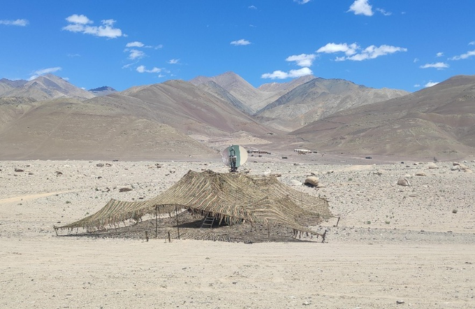 ArgusNews_in's tweet photo. Transportable Satellite Terminals (#TST) are held with Indian Army to provide secure & reliable voice, video & data connectivity to troops deployed in forward areas. TST, based on #HighMobilityVehicle: #IndianArmy (1/2) https://t.co/tinUVPECUD