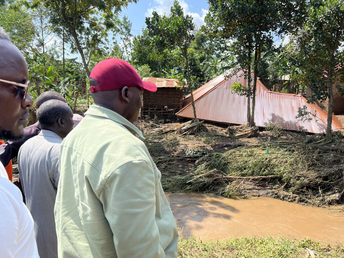 MathiasMpuuga's tweet photo. In Mbale to assess the impact of flash floods that swept thru the Elgon sub-region. I want to appreciate @OPMUganda for the swift response with humble contribution of Shs 1.2m ($300) &amp; 150 tauplin covers to the victims. Mweebale bannaffe. #AccountabilityAndService https://t.co/oaqtEtKL90