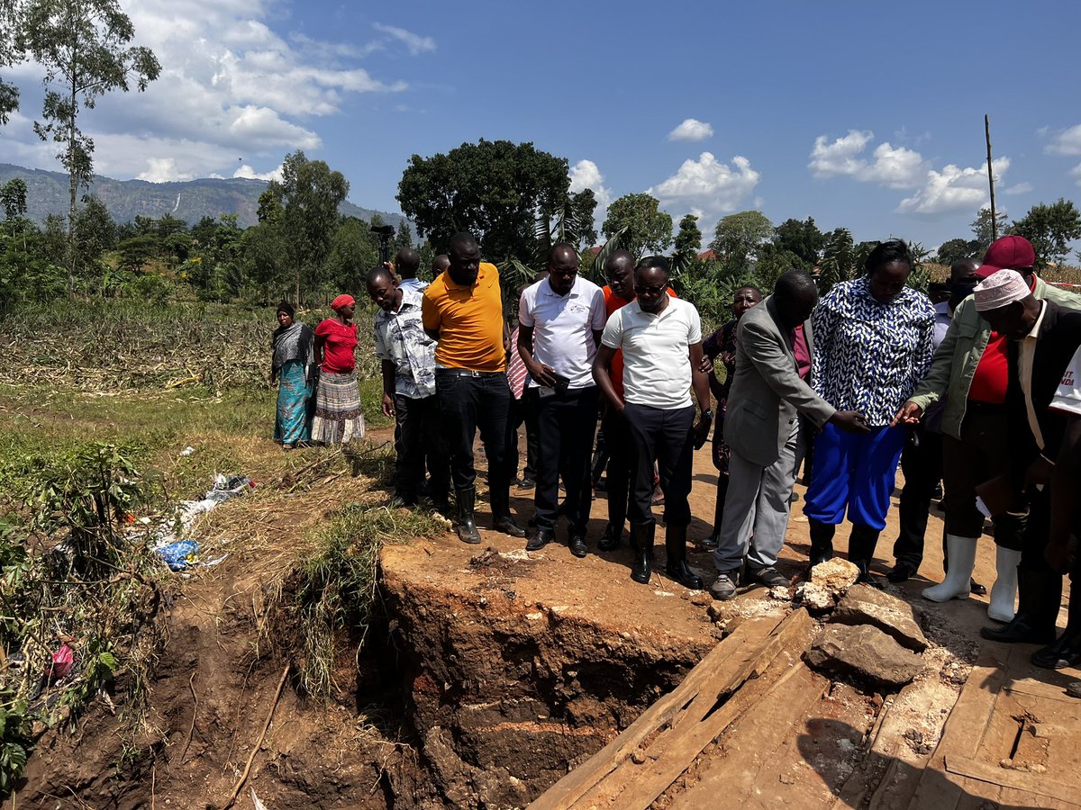 MathiasMpuuga's tweet photo. In Mbale to assess the impact of flash floods that swept thru the Elgon sub-region. I want to appreciate @OPMUganda for the swift response with humble contribution of Shs 1.2m ($300) &amp; 150 tauplin covers to the victims. Mweebale bannaffe. #AccountabilityAndService https://t.co/oaqtEtKL90
