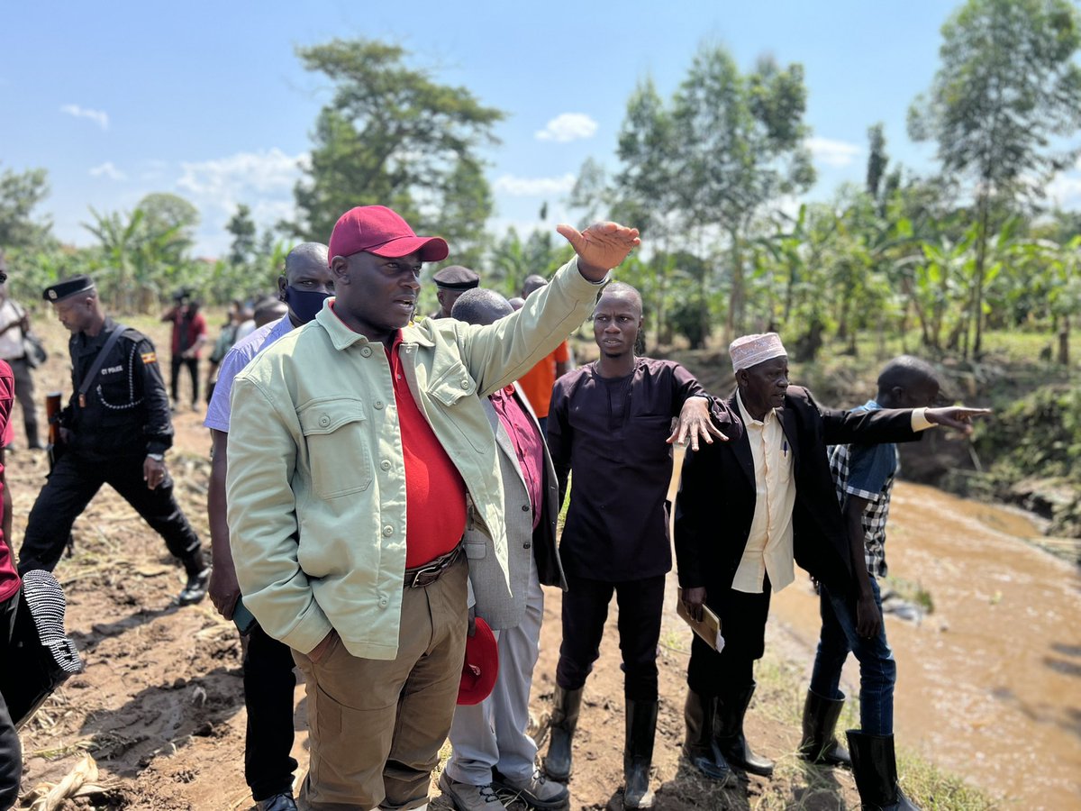 MathiasMpuuga's tweet photo. In Mbale to assess the impact of flash floods that swept thru the Elgon sub-region. I want to appreciate @OPMUganda for the swift response with humble contribution of Shs 1.2m ($300) &amp; 150 tauplin covers to the victims. Mweebale bannaffe. #AccountabilityAndService https://t.co/oaqtEtKL90