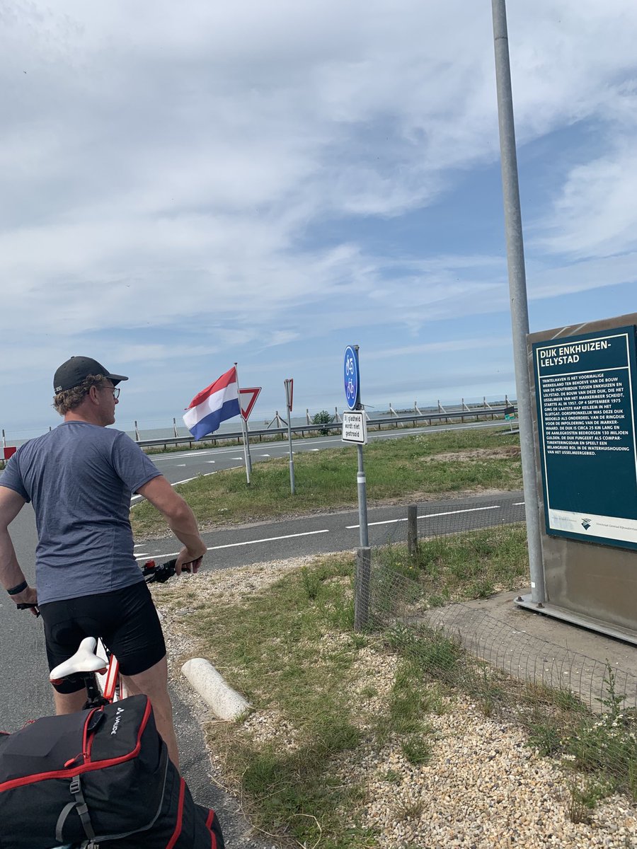 ABCisca's tweet image. Klein rondje IJsselmeer fietsen. Genieten 👌🏻.