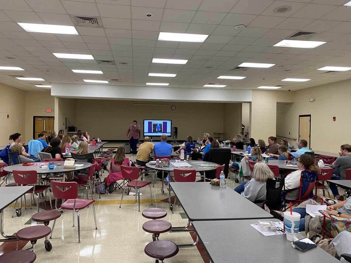 Marmatt0303's tweet photo. CES had an amazing day of PD with @JoshVarner65 !  Learning how to be a hero for all students. @AnnetteProtz @KrisTanner16 @Bridgettemurphr https://t.co/P52cSpG6No