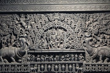 VertigoWarrior's tweet photo. The Chennakesava Mandir, Belur, Karnataka was built over 3 generations spanning 103 years. Every inch of this Mandir is a masterful sculpture... https://t.co/FoyLH6WR4d