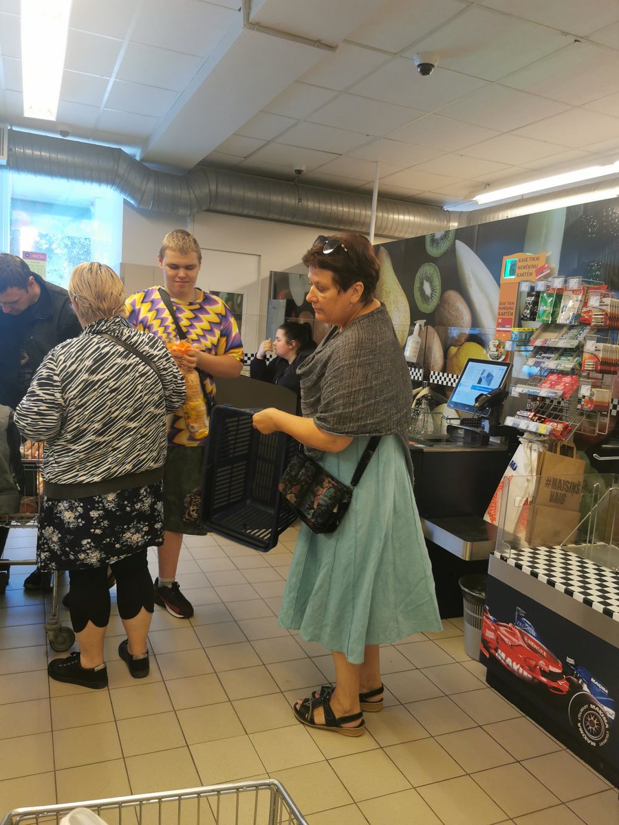 Aldis371's tweet photo. @maximaveikals ļoti nelaipna pārdevēja! VALDEĶU IELA 10 Ļoti rupja un sēž savā vietā! https://t.co/W0nFnt1BJw