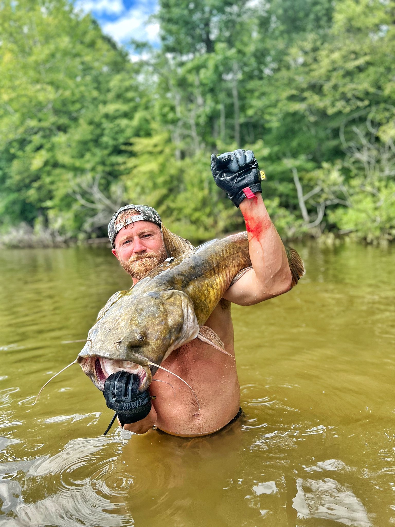 Jeffrey Earnhardt on X: Chicks dig scars right haha. People always ask if  noodling hurts, well that all depends on the fish and the situation. At the  end of the day the