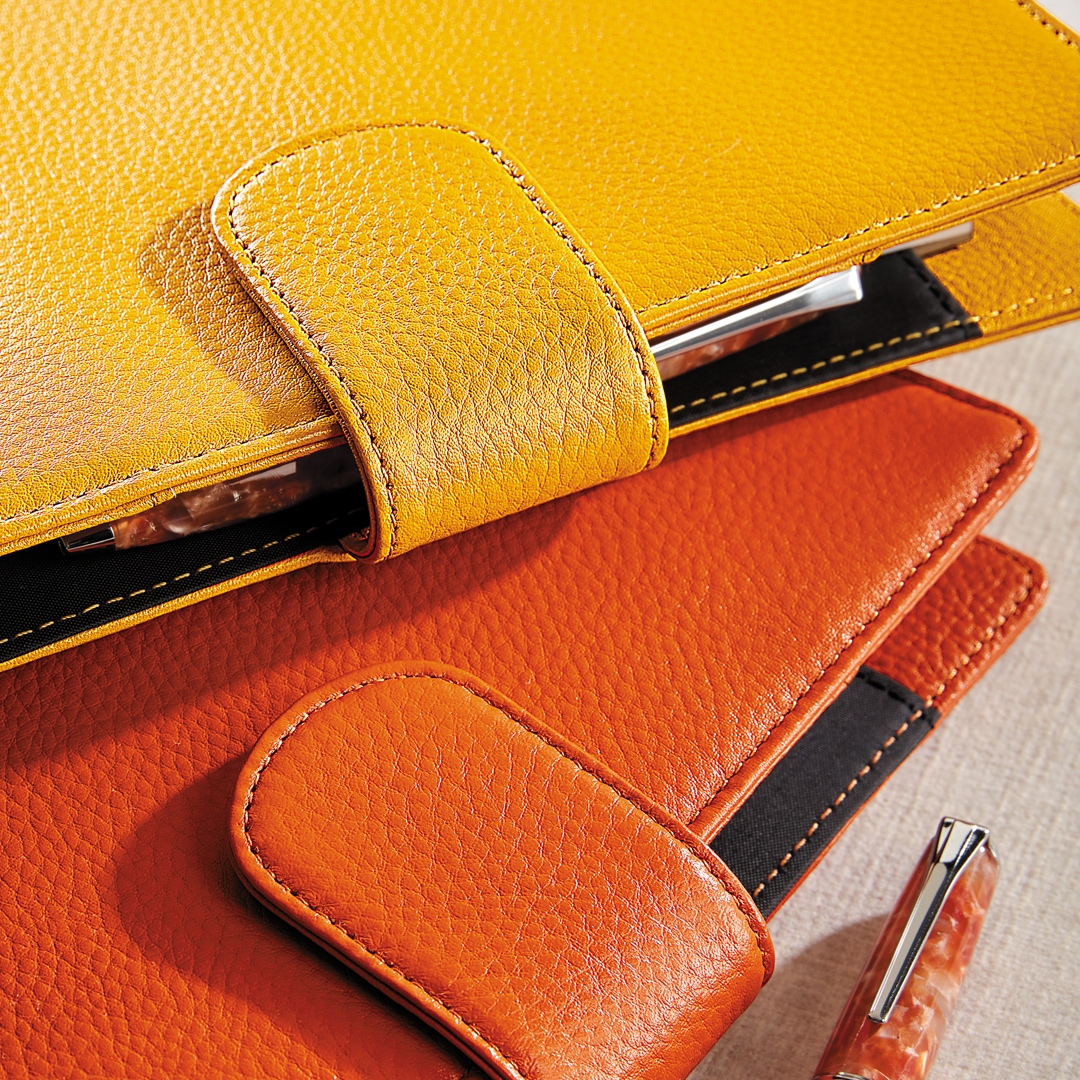 Levenger's tweet photo. Presenting the Circa Harvest Collection in rich autumnal shades of Butternut, Chili Pepper and Burnt Orange, for note-taking inspiration.
See link: https://t.co/WPSSn0Ycm8
#Circa #Autumn #planner #notebook #journal #discbound #inspire #dream #write #Levenger https://t.co/VB43kcm6IZ