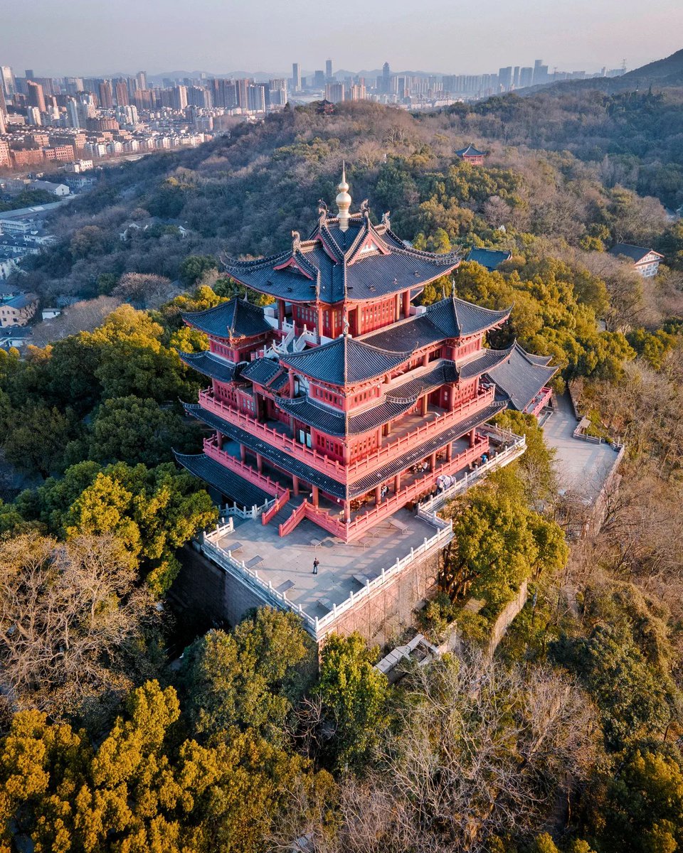 Check out this completely stunning shot by  <a href="/andychewwk/">Andy Chew</a>  😍😍😍

this kind of shot is why drones are so awesome!!! 

#droneshot #dronelife #beautifuldestinations #Chenghuang