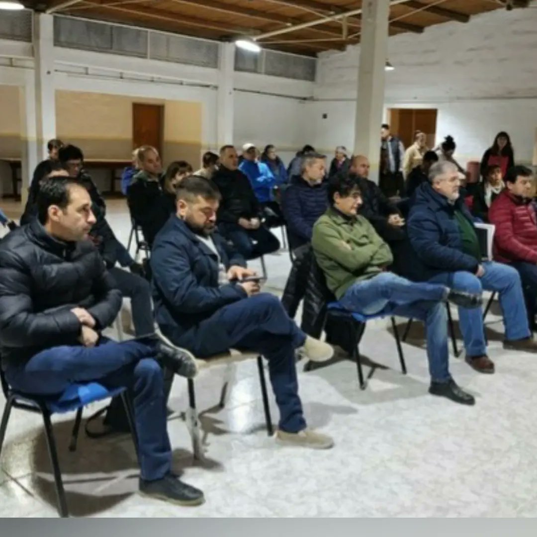 ConcejalesMPN's tweet photo. Hoy junto al Intendente @marianogaidook participamos de un nuevo encuentro del Gabinete en el Barrio. 
En esta oportunidad compartimos con las y los vecinos de San Lorenzo Norte, San Lorenzo Sur, Valentina Norte y Canal V.

#neuquencapital #participativa #planificada #inclusiva https://t.co/0VTAMRm6sF