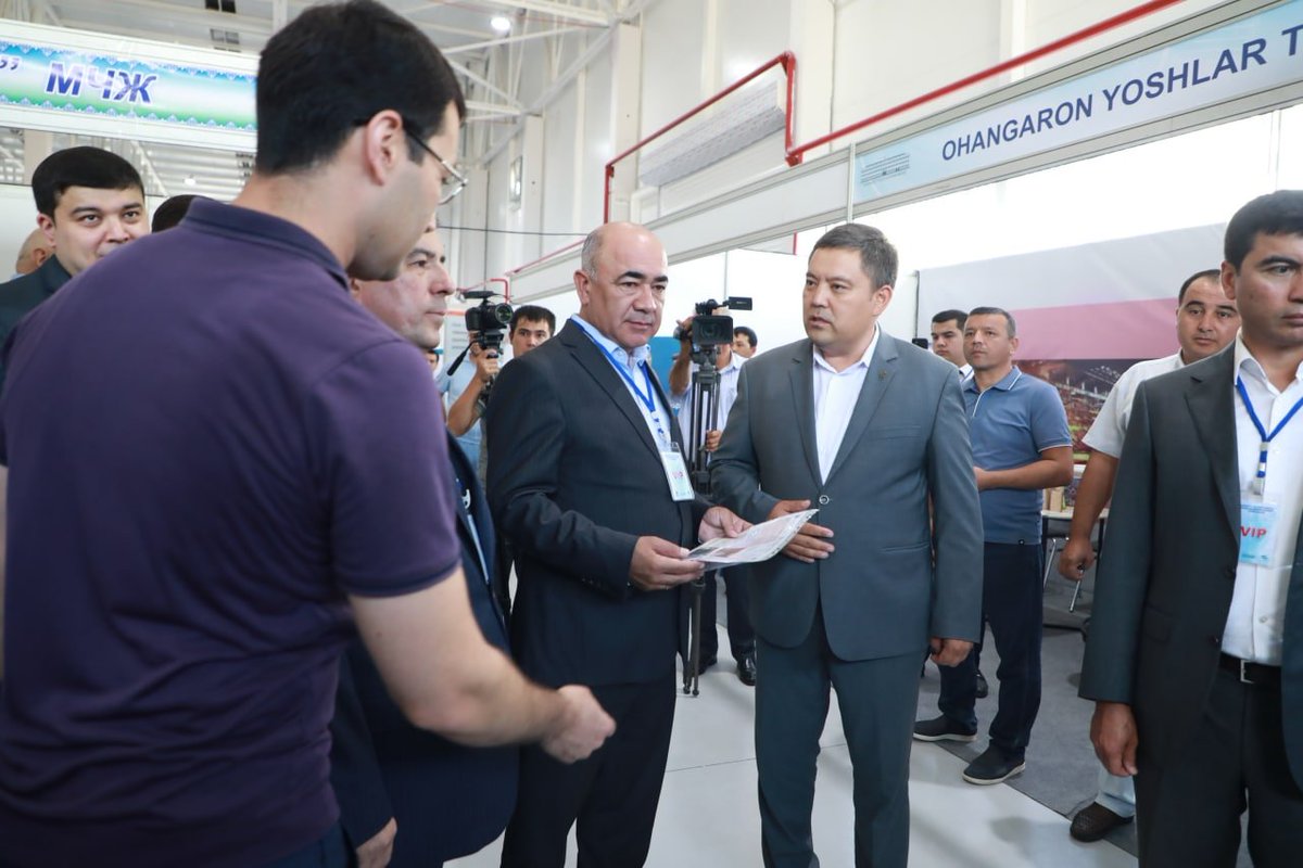 mininnovation's tweet photo. Бугун, 4 август куни, Чирчиқ шаҳридаги “Chirchiq” кимё-индустриал технопаркида “Металлургия, кимё саноати, электроэнергияси, электротехника, қурилиш материаллари ишлаб чиқариш, қишлоқ хўжалиги техникаси”га ихтисослашган ҳудудий тармоқлараро саноат ярмаркаси ўз ишини бошлади. https://t.co/ruFoBiwxZB