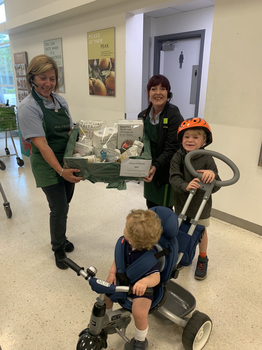 bethanyadshead's tweet photo. Thanks so much @waitrose for the great Hamper! One of those mornings when youβre so tired and then instantly perked up by the act of kindness! #Lovelystaff #sofriendly #whatacommunity #waitrosecheadlehulme Thank you again! https://t.co/jyiv6F3QSN