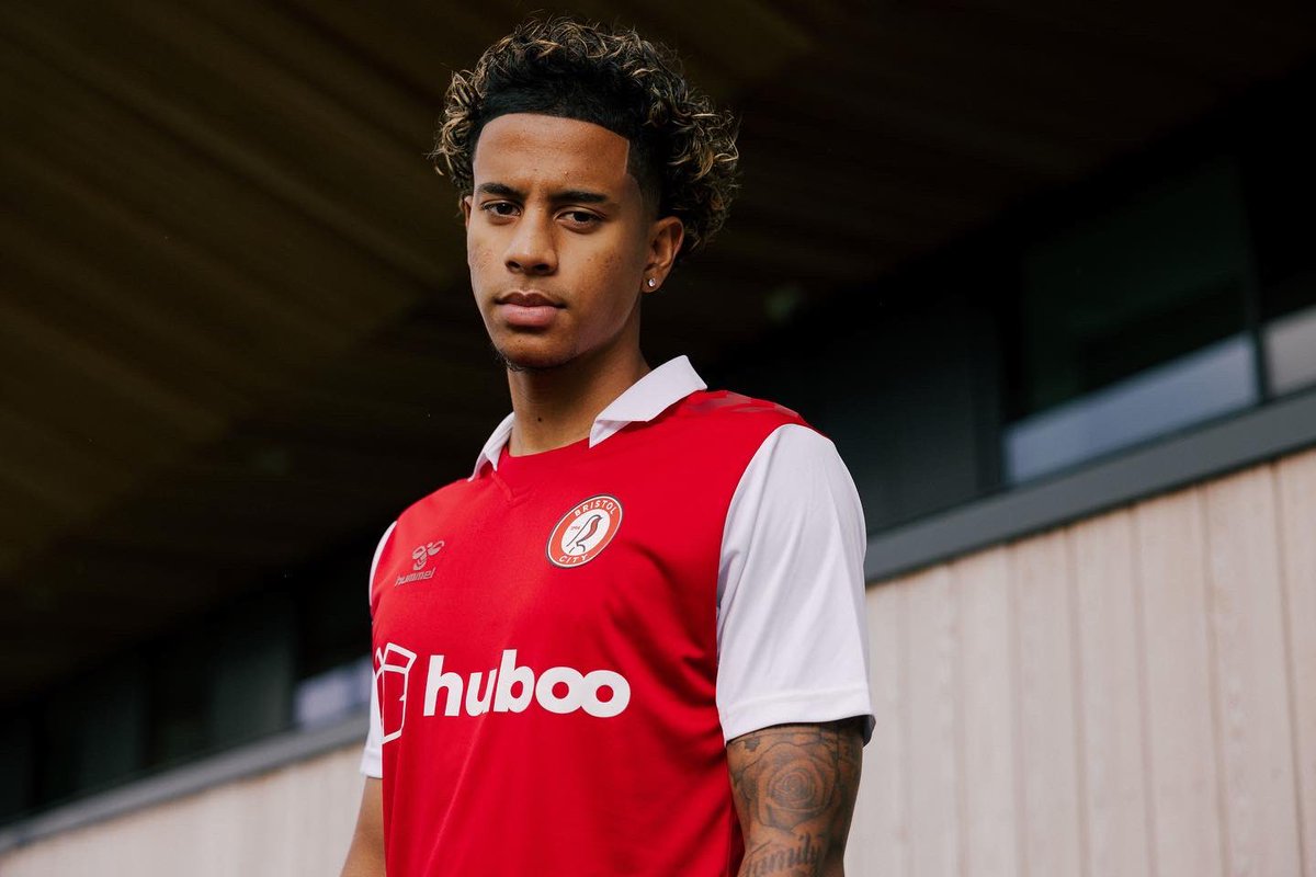 FrancoisMarlee's tweet photo. Delighted to have signed a new deal with @bristolcityfc . Been a tough year with injuries, but will be back playing soon🙊💪🏽 https://t.co/1uRNrwCfgS