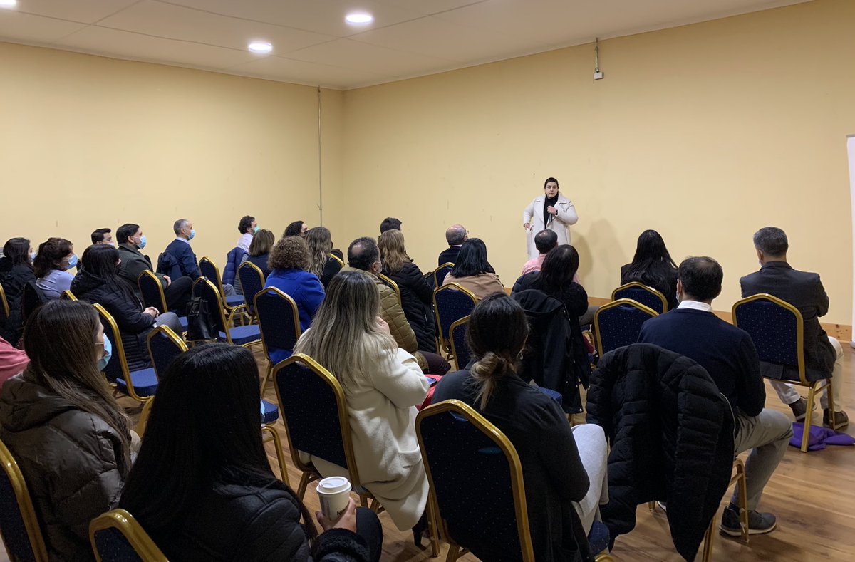 En su primera visita a #Magallanes la Subsecretaria de Servicios Sociales <a href="/franperalesf/">Francisca Perales</a> se reunió a primera hora con los y las funcionarias de nuestra Secretaría Regional, con la finalidad de dar a conocer los ejes estratégicos del <a href="/MinDesarrollo/">Ministerio de Desarrollo Social y Familia</a> en esta nueva gestión.