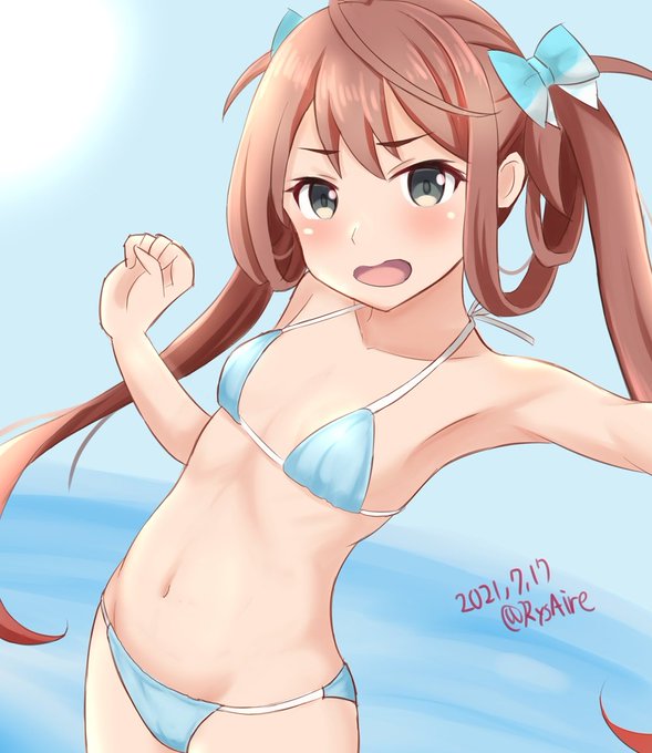 相変わらず霞ママを除き水着と無縁な朝潮型の面々
ここは一つ、誰かにマイクロ着てもらうしか!!

朝雲、山雲、霰は去年描いたから他の娘で。。 