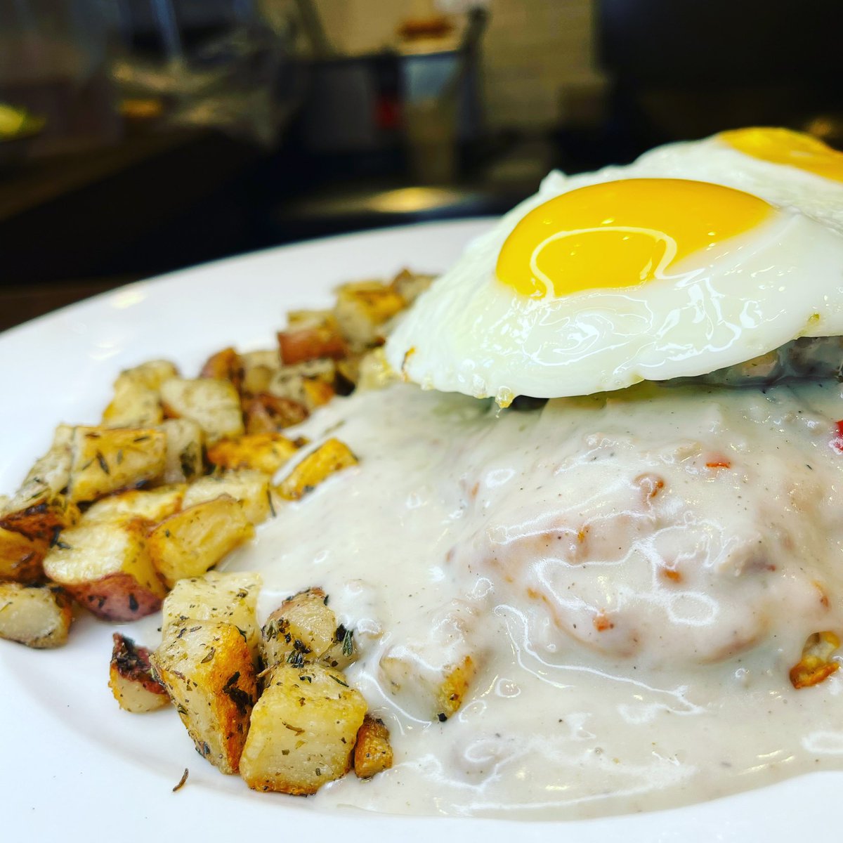 KanelaCafe's tweet photo. We are riding the gravy train with biscuit wheels!
#biscuitsandgravy #housemadebiscuits #biscuits #gravy #sunnysideup #egg #potatoes #breakfast #breakfastideas #breakfastclub #brunch #brunchchicago #brunchfood #chicago #chifood #chicagofood #chifoodie #yum #gravytrain #goodmornin https://t.co/FCp0FWZavd