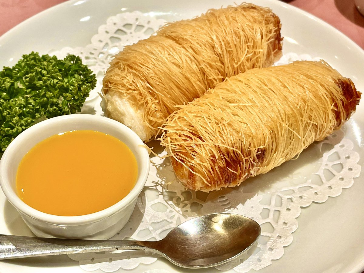 獅門酒楼さん
前から一度来てみたかった店
活き〆穴子の四川風唐辛子炒めと、念願のエビとマンゴーのサクサク変わり揚げ
オイスターと香酢で炒めとるのかな?
穴子もぷりぷりでこんな食べ方もあるのか感
見た目ほど全然辛くなくて、辛味は自分で唐辛子食って調整
揚げはサクうま!バリバリ散らかる! 