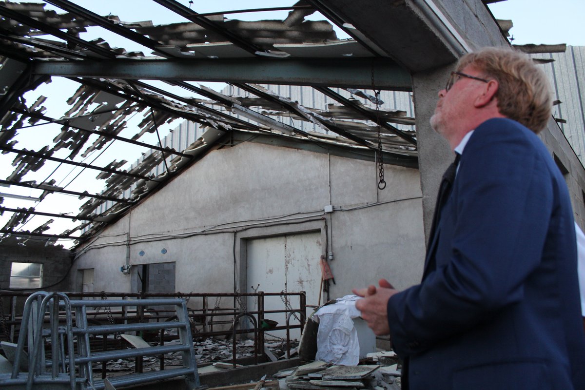 Marc Fesneau, ministre de l'Agriculture et de la souveraineté alimentaire, s'est rendu ce mercredi soir, sur l'exploitation de la famille Valot, sur la commune de Monétay-sur-Loire, dans le département de l'Allier, particulièrement touchée par le dernier épisode de grêle.