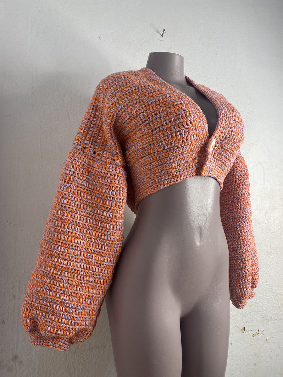 OreAkinde's tweet photo. 18 balls of yarn + 90 hours = this customized crop sweater 😍
Price: 30k/$2000
Please take time out to RETWEET this my handiwork to your timeline! 🧶🙏 https://t.co/Ob3GtOqbYU